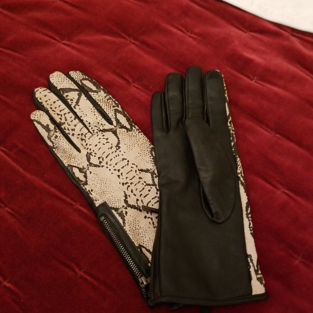 Leather gloves